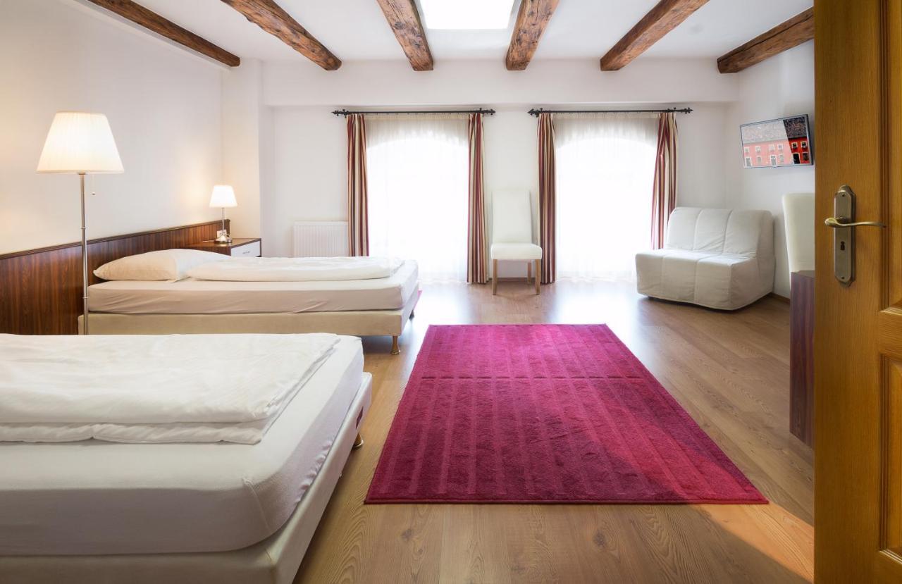 Rubra Panzio Bed & Breakfast Vac Exterior photo