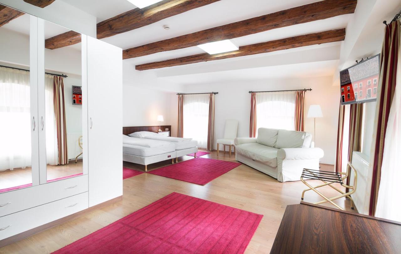 Rubra Panzio Bed & Breakfast Vac Exterior photo